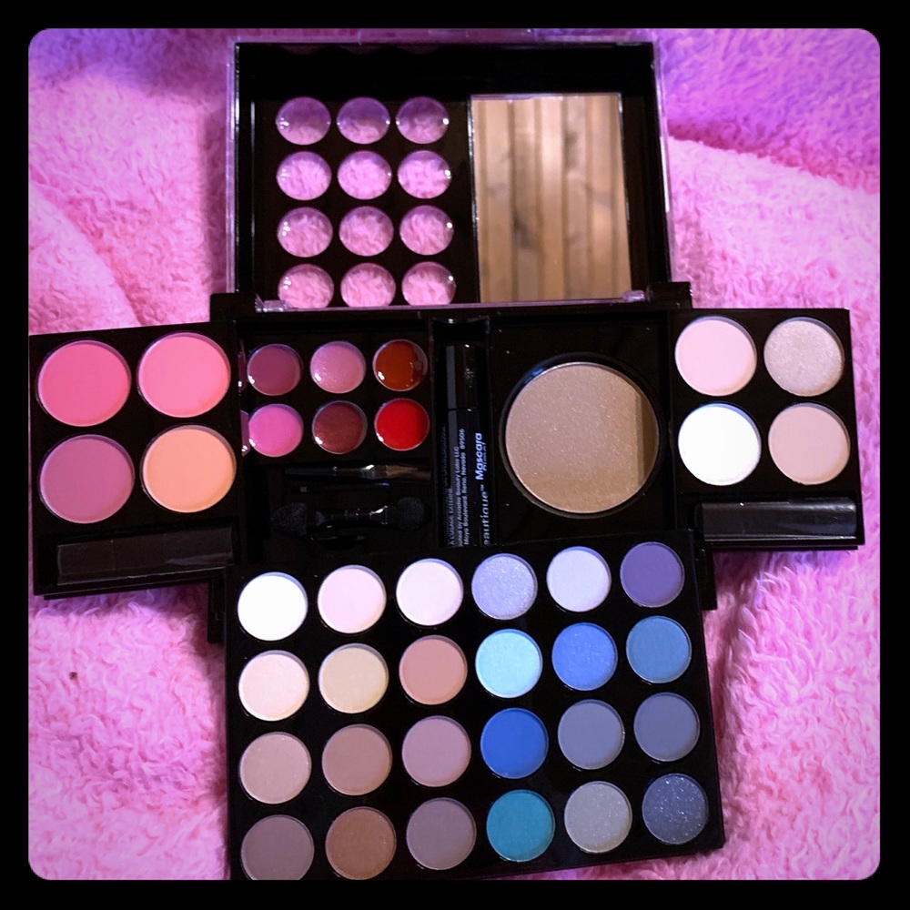 💋👁💄 45-piece Beauty Palette 🎨